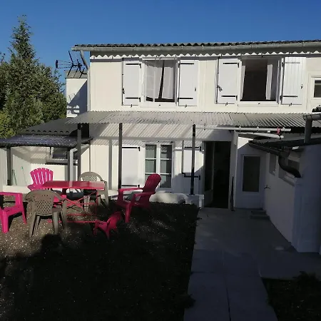 Maison Sur 4 Ou 6 Personnes, 2 Chambres, Parking Gratuit, Entre Deauville Et Houlgate, Reservation Uniquement Du Samedi Au Samedi 7 Nuits Minimum Cheque De Caution Demande, Menage Non Inclus, Petit Chien Accepte Sauf Dans Les * Villers-sur-Mer