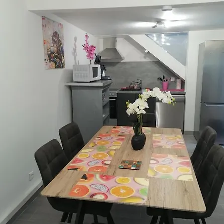 Maison Sur 4 Ou 6 Personnes, 2 Chambres, Parking Gratuit, Entre Deauville Et Houlgate, Reservation Uniquement Du Samedi Au Samedi 7 Nuits Minimum Cheque De Caution Demande, Menage Non Inclus, Petit Chien Accepte Sauf Dans Les Holiday home Villers-sur-Mer