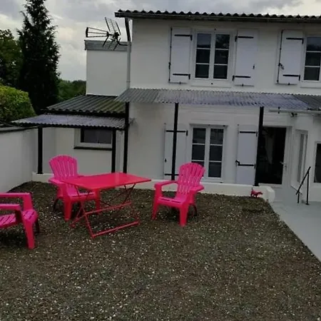 Maison Sur 4 Ou 6 Personnes, 2 Chambres, Parking Gratuit, Entre Deauville Et Houlgate, Reservation Uniquement Du Samedi Au Samedi 7 Nuits Minimum Cheque De Caution Demande, Menage Non Inclus, Petit Chien Accepte Sauf Dans Les Villers-sur-Mer